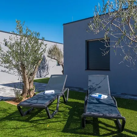 Exclusive Villas & Villa Vir