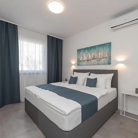 Exclusive Villas & Vir