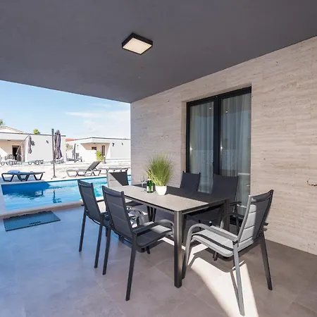 فيلة Exclusive Villas & *