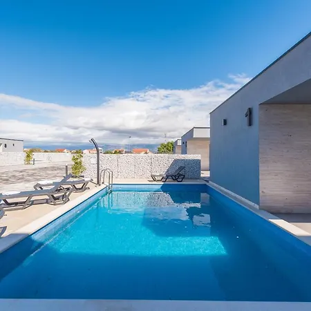 فيلة Exclusive Villas & فير