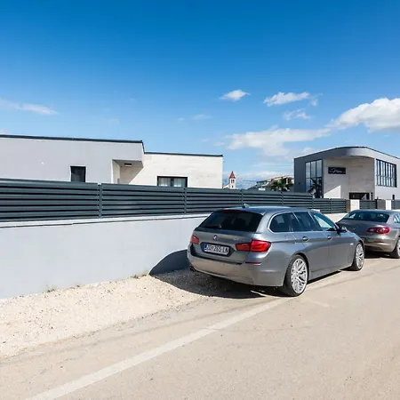 Exclusive Villas & Villa Vir